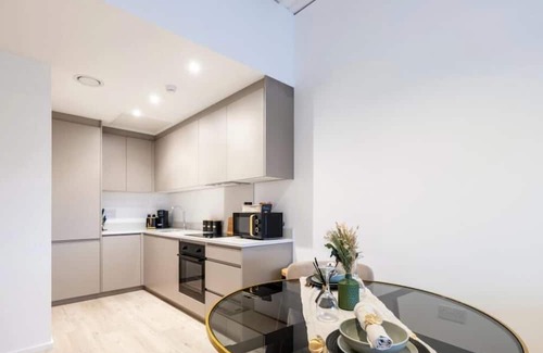 Central Milton Keynes Apartment | Station house