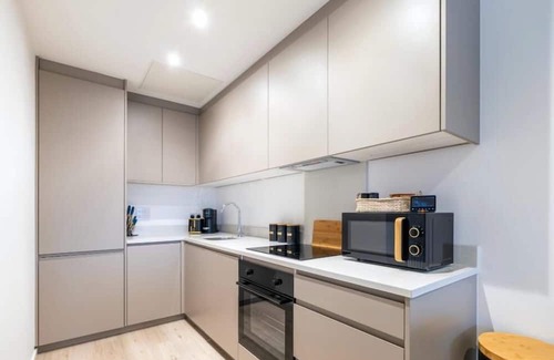 Central Milton Keynes Apartment | Station house