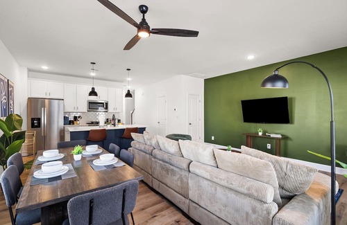 Paw Creek House | Luxe 3BR Townhouse Mins to Uptown CLT