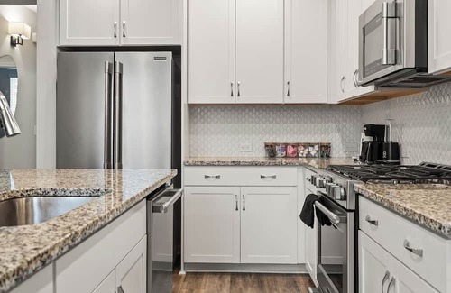 Charlotte House | King 3BR Townhouse in Camp North End