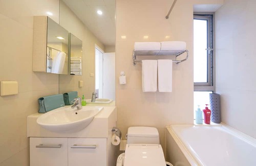 Xujiahui Bed & Breakfast | Tyms Family 3BR 2BA Apt Xuhui Center