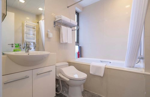 Xujiahui Bed & Breakfast | Tyms Family 3BR 2BA Apt Xujiahui Metro