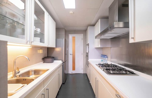 Xujiahui Bed & Breakfast | Tyms Elegant 3BR 2BA Apt Near Malls