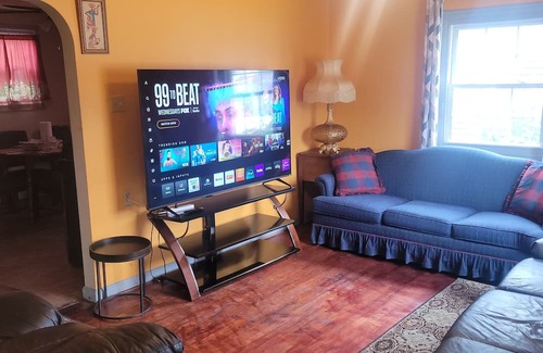 Aliquippa Apartment | House can sleep 8 or more people
