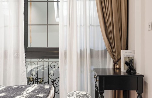 Huaihai Road Commercial Area Hotel | A detached old Shanghai villa