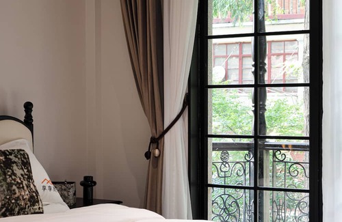 Huaihai Road Commercial Area Hotel | A detached old Shanghai villa