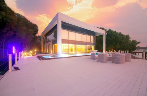 Abu Dhabi Villa | Luxury Overwater Paradise - Nurai Island