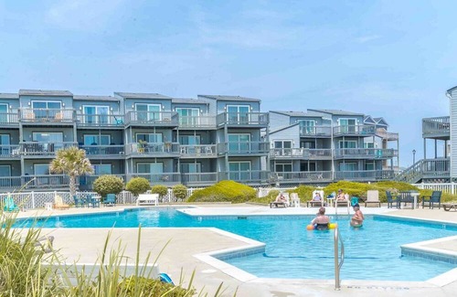 Sneads Ferry Condo | A Little Slice of Paradise on North Topsail Beach - 2BR Shipwatch Condo