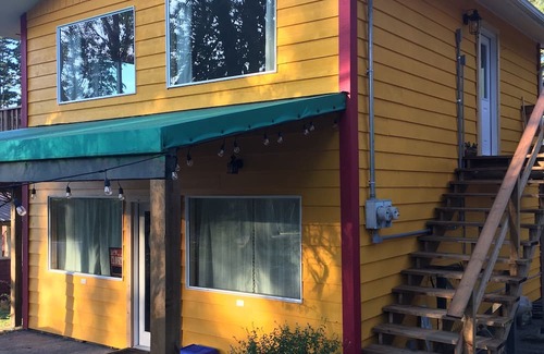 Mayne Island Apartment | Ocean view one bedroom apartment located in the heart of Mayne Island's downtown