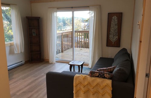 Mayne Island Apartment | Ocean view one bedroom apartment located in the heart of Mayne Island's downtown