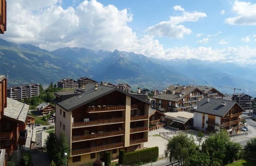 Saint-Pierre-de-Clages Apartment | Flat in Nendaz With Ski-in/ski-out Access
