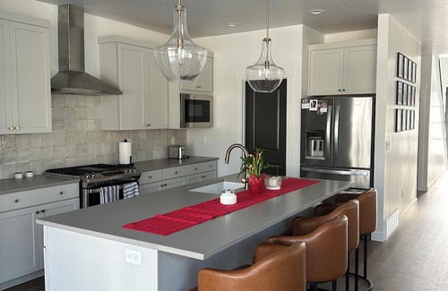 Mountain Green House | Charming 3-bedroom house located in Mountain Green with WiFi and AC