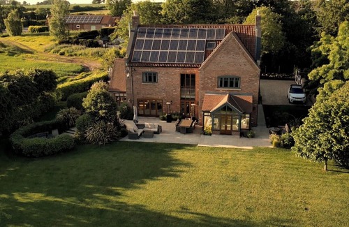 Hockerton House | Outstanding 5 en-suite bedroom home with Gym, Steam room, bar, lake view garden