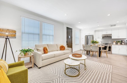 Mid Central House | Elegant Charming Pasadena Townhouse in Prime Spot!