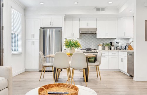 Mid Central House | Elegant Charming Pasadena Townhouse in Prime Spot!