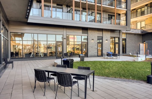 Cummings Condo | Fully-furnished 1BR unit near Cyrville LRT Train Station in Ottawa