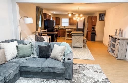 Maple Mount House | Charming, Peaceful 3-bedroom house with view of Horse Farm