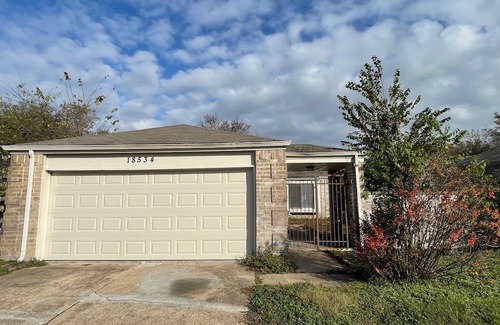 Barker House | Charming Private 1-bedroom in 2 bedroom house in Houston