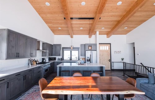 McAllister House | Angler's Landing - Lakehouse Retreat with Stunning Panoramic Views