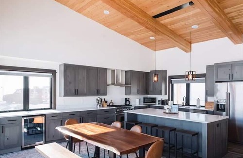 McAllister House | Angler's Landing - Lakehouse Retreat with Stunning Panoramic Views