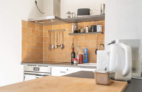 Weststadt Apartment | Apartment 'Conte' with Mountain View, Private Terrace and Wi-Fi