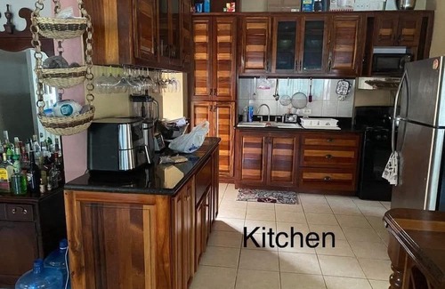 Armenia House | Private, Charming 2-bedroom house in pleasant Belmopan with AC, WiFi,