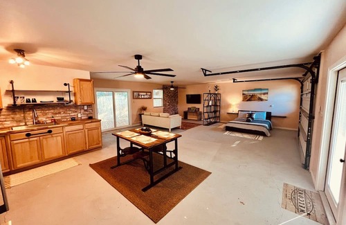 Warrington Villa | Cozy New Villa + Pet Friendly