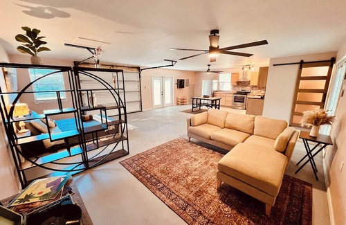 Warrington Villa | Cozy New Villa + Pet Friendly