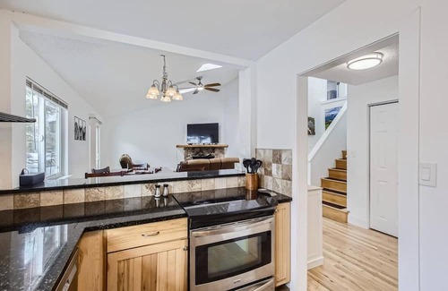 Fort Collins House | Charming 3-bedroom house in wonderful Fort Collins with WiFi, AC