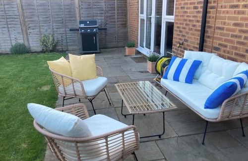 Walton-on-Thames House | Spacious, Family-Friendly Home