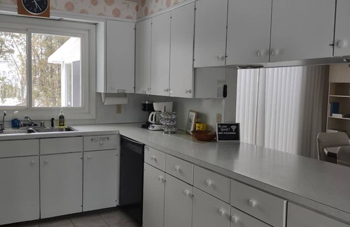 Conneaut House | Charming 3-bedroom house with WiFi and AC in enchanting Conneaut