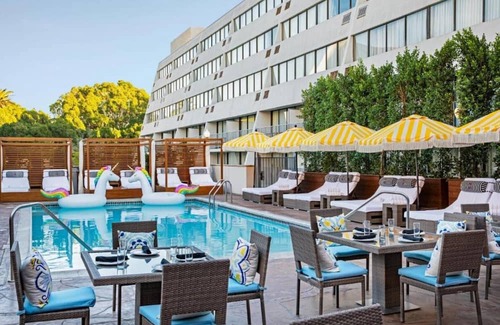 Pasadena House | Take Center Stage in Downtown Pasadena, CA