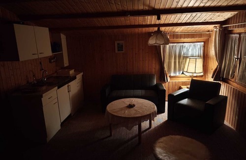 Bachenbrock Cabin | 'Bergners' with Private Terrace and Wi-Fi