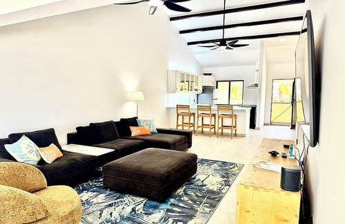 Kralendijk Condo | Stunning Oceanfront 2-Bed, High End Remodel, Luxury Furnishings, Sand Dollar A6