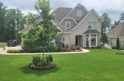 Waverly House | Ideal gameday house in Auburn with pool, theater, lake, putting green, and more!