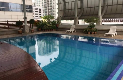 Nana Apartment | Super Large Central Asoke MRT BTS 237 Sqm Sleeps 8