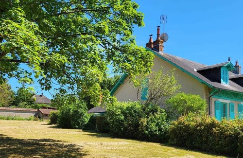 Lurcy-Levis Cottage | Gite Lurcy-Lévis, 4 bedrooms, 8 persons