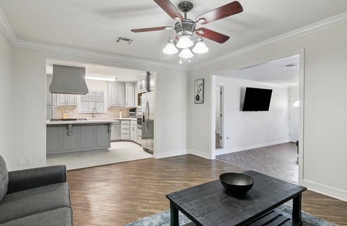 Lakeview  Jefferson County House | Spacious 3-Bedroom Home with Ample Parking
