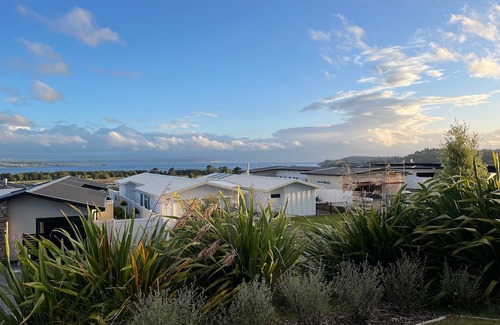 Nukuhau House | Panoramic Paradise: Stunning Lake and Mountain Views in Taupō