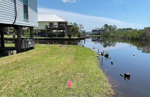 Shoreline Park House | Charming 3-bedroom house with WiFi, AC in peaceful Bay St. Louis.