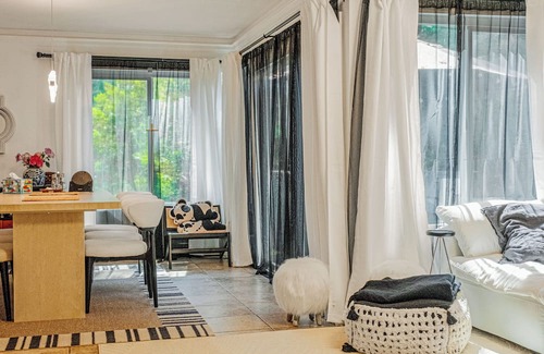 Lake Forest Condo | Artistic Forest View Room