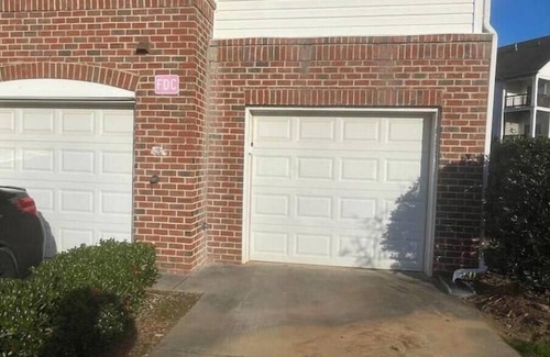 Charlotte House | 3 Bdrm Hideaway with Garage