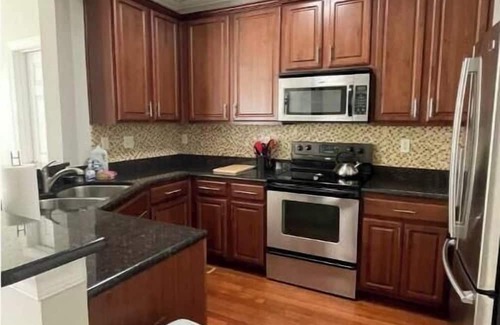 Charlotte House | 3 Bdrm Hideaway with Garage