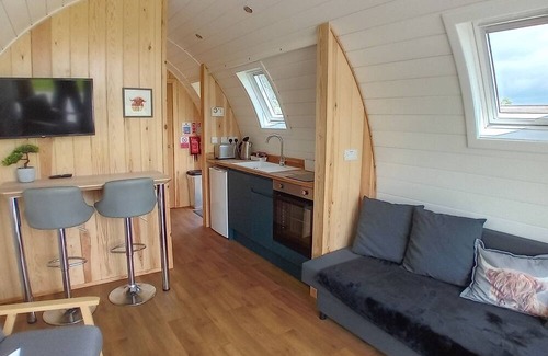 Kirkby Stephen Cabin | Cosy Cabin with Amazing Views and Outdoor Bath Tub