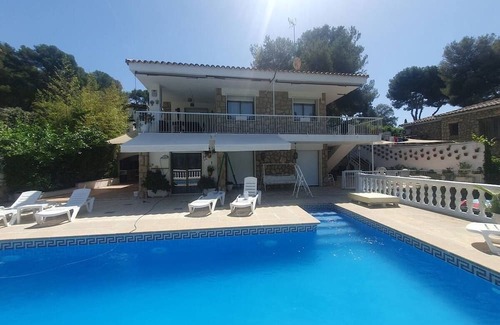 Tarragona Apartment | China -Double or Twin Room with Swimming