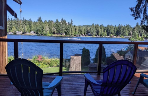 Eatonville House | Experience upscale cabin living at Wolf Lodge our rustic, lakeside retreat!