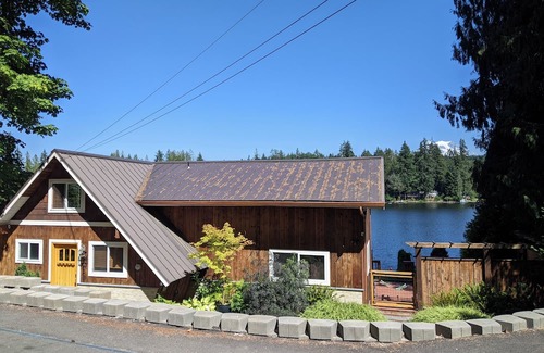 Eatonville House | Experience upscale cabin living at Wolf Lodge our rustic, lakeside retreat!