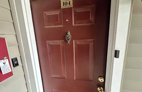 Bull Run Condo | Charming 2-bedroom 2-bath condo fully equipped-furnished in wonderful Manassas