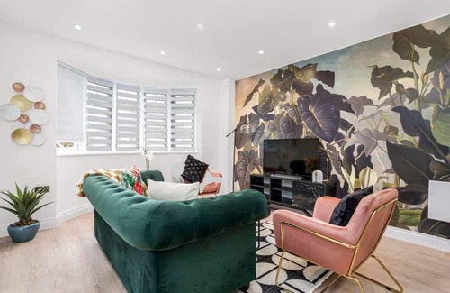 Uxbridge South Apartment | Stylish and cozy flat near Heathrow