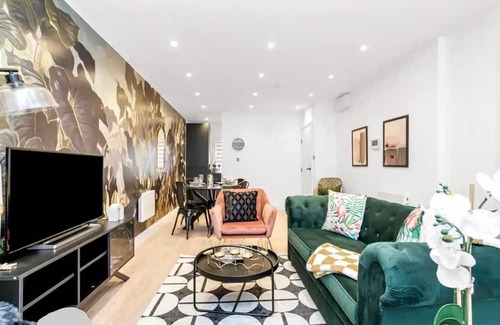 Uxbridge South Apartment | Stylish and cozy flat near Heathrow